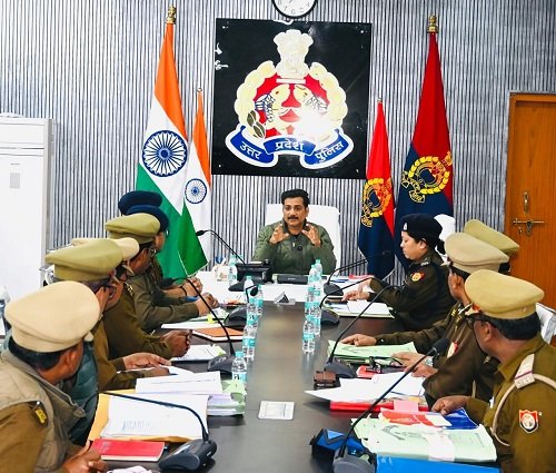 Regarding the review of the work of the Crime Branch and AHT Police Station by Police Commissioner Varanasi, Shri Mohit Agarwal, and the issuance of necessary instructions.