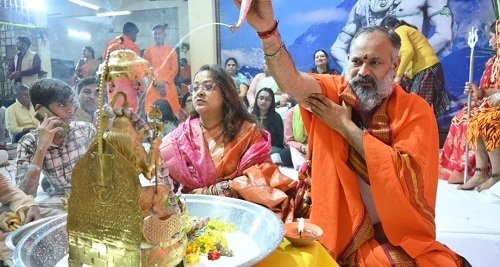 A grand and divine Mahashivratri program was organized at Chaitanya Yoga Seva Sanstha.