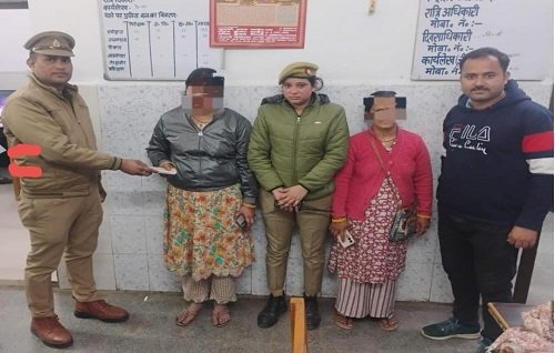 The GRP (Government Railway Police) at Prayagraj police station recovered a missing purse belonging to a female passenger from Prayagraj Junction railway station and safely handed it over to her.