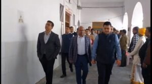 Ayodhya: Commissioner Rajesh Kumar inspected the Ayodhya Collectorate.