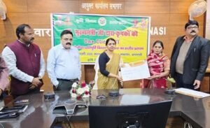 The District Panchayat President provided compensation to farmers who were beneficiaries of insurance schemes.