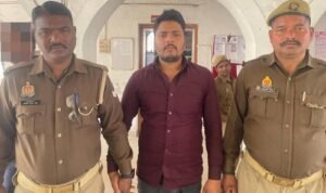 Kotwali Chandauli Police and STF team Field Unit Varanasi team arrested a wanted accused carrying a reward of Rs 50,000.