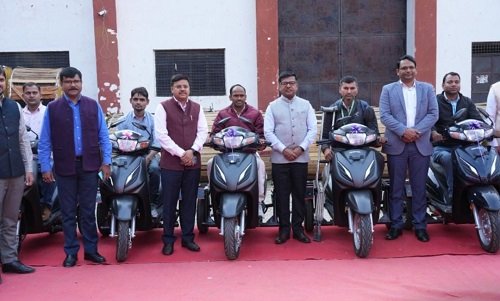 Prayagraj Division distributed tri-wheeled scooters to 33 differently-abled railway employees.