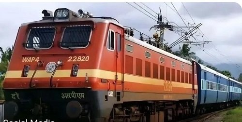A total of 15 pairs of Holi special trains are being run from various stations of Varanasi division and a total of 38 Holi special trains are being run through the division in 300 trips.