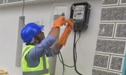 Electricity's 'Smart' Shock in Banaras: Over 40,000 Connections Auto-Cut—Lights Will Go Out Instantly Once the Balance Runs Out.