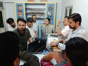 SDM Monalisa Johri inspecting the gas agency in Nanpara.