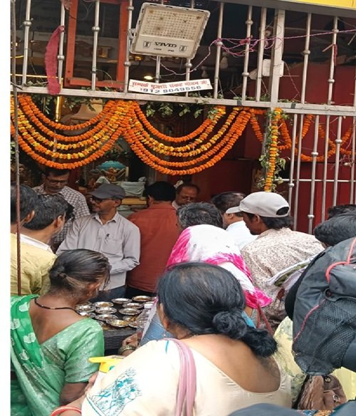 Ram Navami in Varanasi: Devotees throng the Bada Dev Temple, celebrating a festival of devotion marked by *Kanya Pujan* and the distribution of *Prasad*.