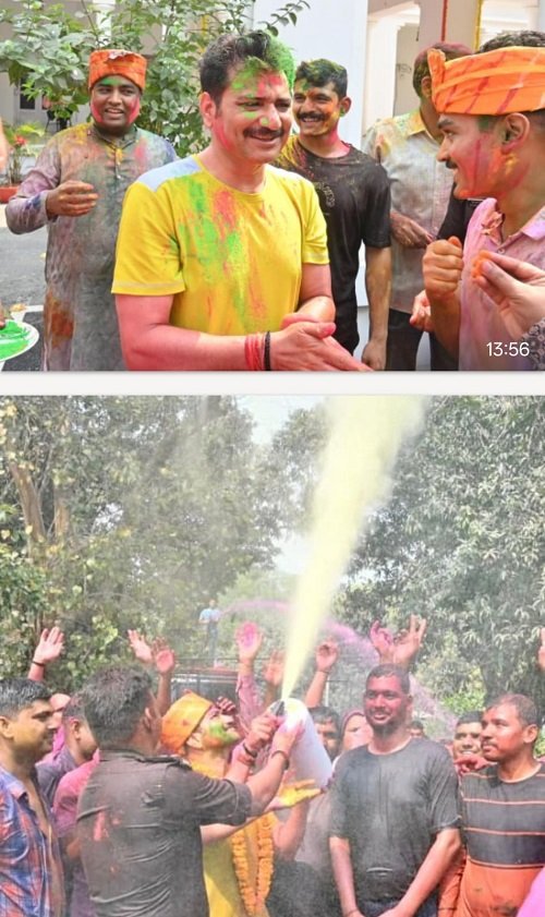 Police celebrated Holi with great enthusiasm in Commissionerate Varanasi, officers and employees were drenched in colours.