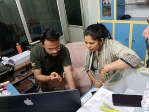 SDM Monalisa Johri inspecting the gas agency in Nanpara.