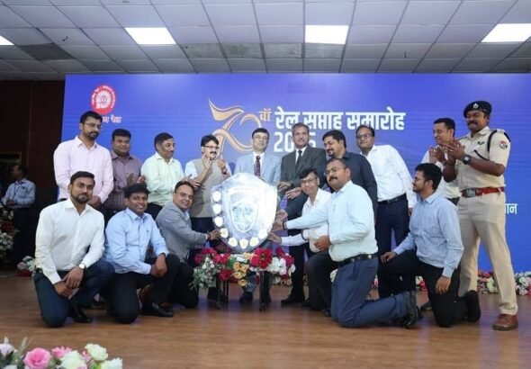 94 Employees Receive ‘Distinguished Railway Service Awards’ in East Central Railway; DDU Division Awarded ‘Overall Efficiency Shield’