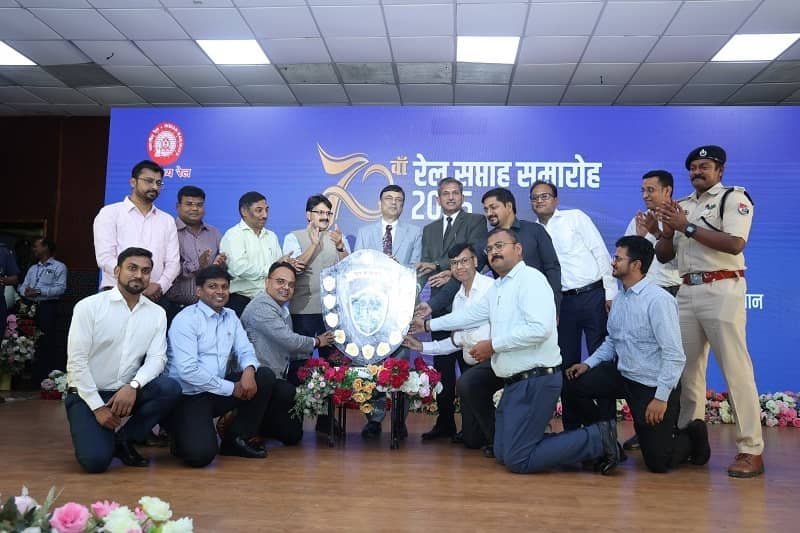 94 Employees Receive ‘Distinguished Railway Service Awards’ in East Central Railway; DDU Division Awarded ‘Overall Efficiency Shield’