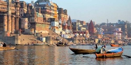 Strict Campaign Launched at Ganga Ghats: Administration Cracks Down on Boats Violating Rules