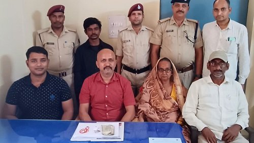 Theft Attempt on Moving Train Foiled: Accused Arrested Due to RPF Vigilance; Passenger's Belongings Recovered