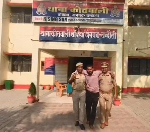 Chakiya Police Station personnel have busted a gang involved in assault and robbery; one accused has been arrested, while three juvenile delinquents are in police custody.