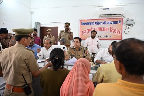 DM and SSP Hear Public Grievances at 'Sampurna Samadhan Diwas'