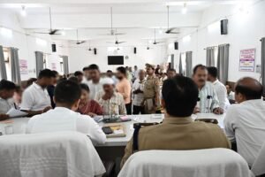 DM and SSP Hear Public Grievances at 'Sampurna Samadhan Diwas'