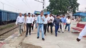 DRM Ashish Jain conducted a comprehensive inspection of the Varanasi City–Phephna railway section and issued strict directives regarding passenger amenities and safety arrangements.