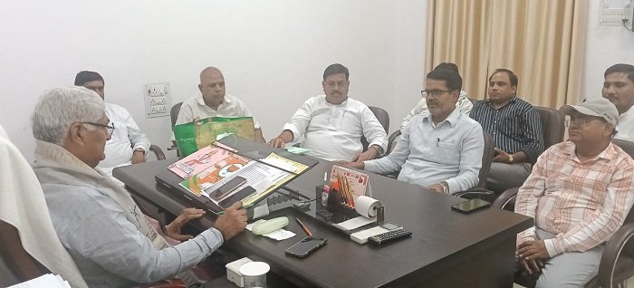 Jaswant Saini, Minister for Parliamentary Affairs and Industrial Development, met with the public, listened to their grievances, and issued directives to district officials for their resolution.