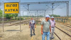 DRM Conducts Safety Inspection on Banaras–Prayagraj Rambagh Rail Section