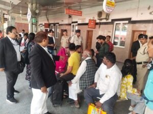 Intensive Ticket Checking Drive Conducted at Mau Station; Over ₹4.18 Lakh in Fines Collected from 832 Ticketless Passengers.