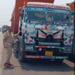 Major Action by Traffic Police in Chandasi Coal Market Area: Fines Totaling ₹5,34,000 Imposed on 168 Vehicles Parked in No-Parking Zones.