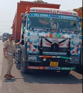 Major Action by Traffic Police in Chandasi Coal Market Area: Fines Totaling ₹5,34,000 Imposed on 168 Vehicles Parked in No-Parking Zones.