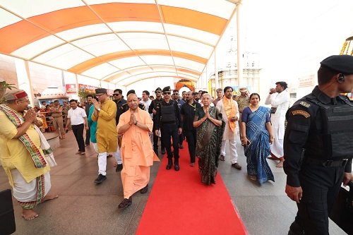 Somnath Swabhiman Parv celebrated with grandeur at Baba Vishwanath Dham.