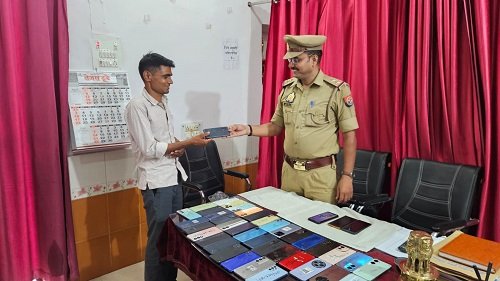 Major Success for GRP DDU: 60 Lost Mobile Phones of Passengers Recovered and Returned to Owners