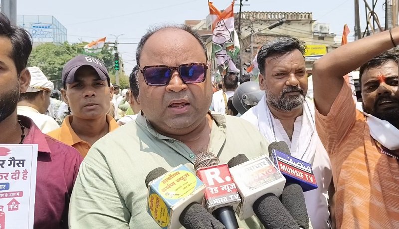 Congress Protests Against Rising Petrol, Diesel Prices, and Inflation; Raises Slogans Against BJP Government in Ayodhya.