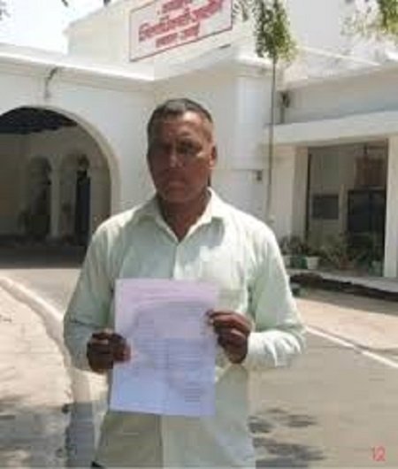 Sanitation Worker in Jalaun Alleges: Suspended Based on Fictitious Inspection; Demands Inquiry from DM