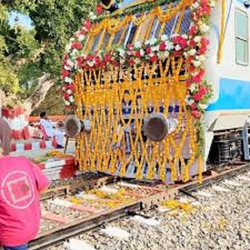 Douhrighat-Aunrihar MEMU Train Flagged Off; Major Relief for Regional Passengers