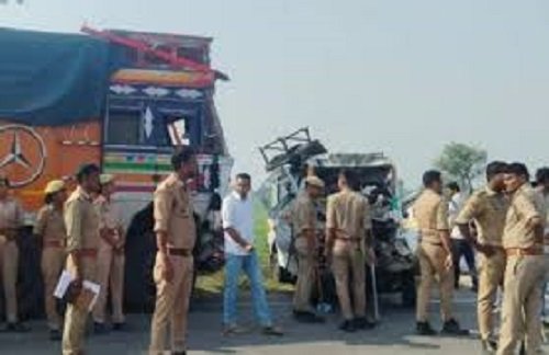 Horrific Accident on Pilibhit-Bahraich Highway: 8 Dead in Truck-Bolero Collision
