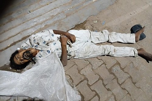 Unidentified body found near Chandapur Badi Masjid; police have initiated efforts to establish identity.