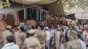 Bulldozer drive against encroachments from Godowlia to Dashashwamedh
