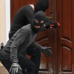 Sensational theft worth ₹2.5 crore from a locked house; thieves pose a major challenge to the police.