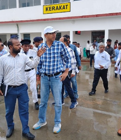 DRM conducts an intensive inspection of safety and passenger amenities on the Aunrihar-Jaunpur rail section.