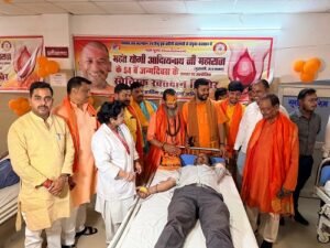 Pledge of service on Yogi Adityanath's birthday; hundreds of youths gather at blood donation camp.