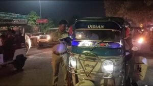 'Operation Safe Ride' intensified in Lucknow: Verification of e-rickshaw drivers begins; police active.