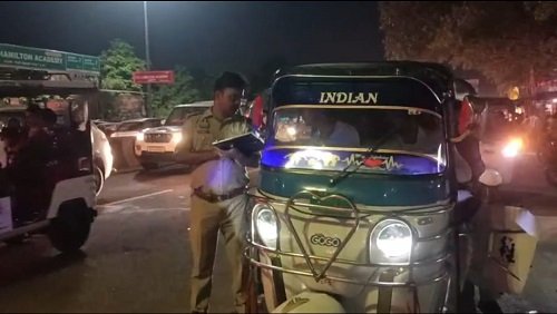 'Operation Safe Ride' intensified in Lucknow: Verification of e-rickshaw drivers begins; police active.