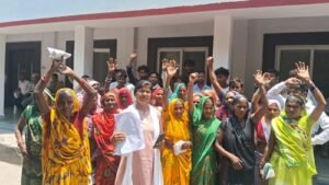 Plunder of rations meant for the poor; questions raised over the administration's silence; villagers compelled to appeal to the District Magistrate: Saroj Yadav.