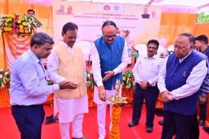 Deputy CM Brajesh Pathak inaugurated the Aurangabad PHC by cutting the ribbon.