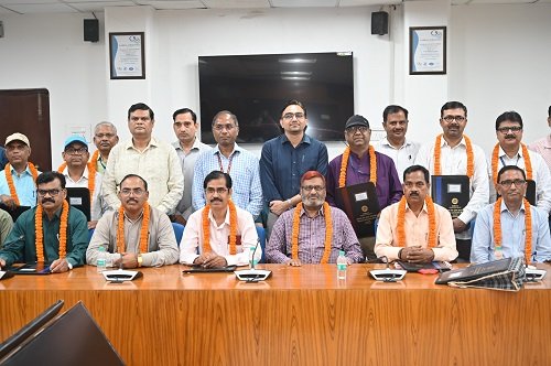 Honourable farewell to 18 employees of DLW