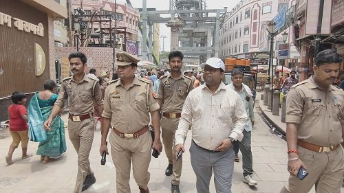 Bulldozer drive against encroachments from Godowlia to Dashashwamedh