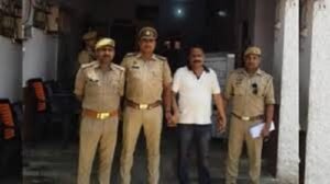 Man arrested for posing as an IPS officer and threatening police personnel; he had tried to throw his weight around at a tea stall.