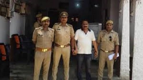 Man arrested for posing as an IPS officer and threatening police personnel; he had tried to throw his weight around at a tea stall.