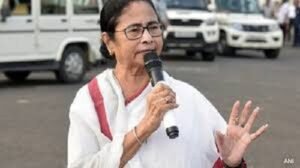 New controversy over Mamata Banerjee's security; police state that security has not been withdrawn, only the officers have been changed.