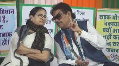 Amidst rebellion within the TMC, Shatrughan Sinha has pledged his support to Mamata, stating, "I will not abandon her during difficult times."
