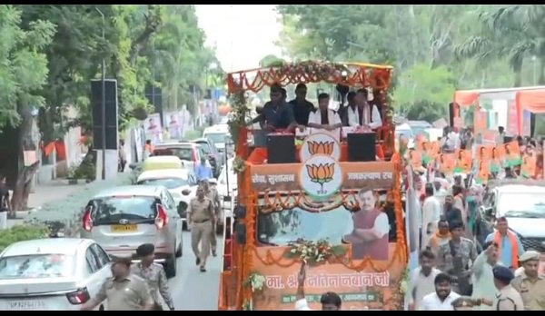 BJP National President Nitin Navin's grand roadshow in Lucknow: a shower of flowers along an 18-km route and a rousing welcome.