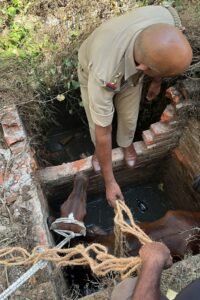 Lucknow: Sub-Inspector Sagir Khan sets an example of humanity.