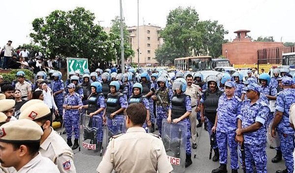 Security arrangements in Delhi further tightened; 20 additional CRPF companies called in from West Bengal.